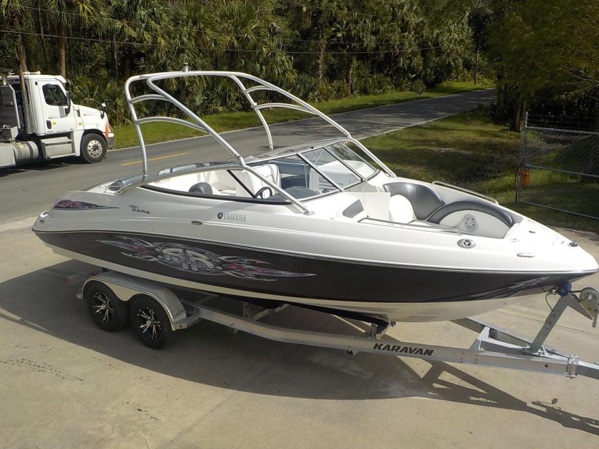 Катер Ямаха ар 230