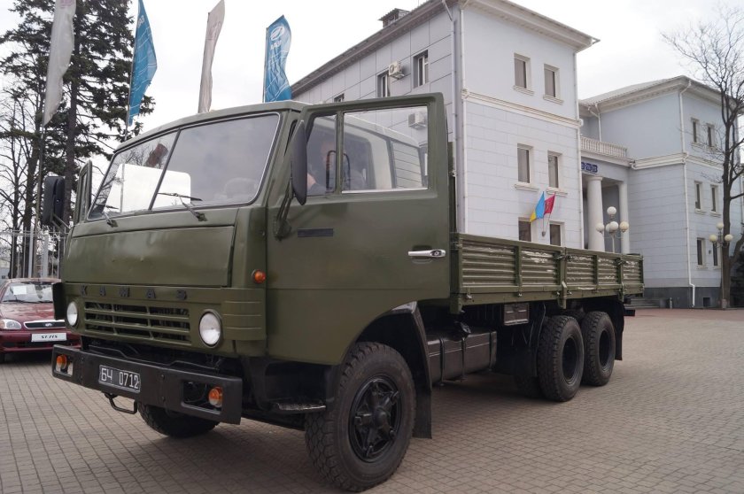 КАМАЗ 53212 бортовой военный