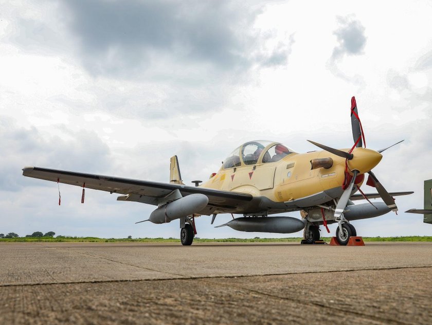 Embraer EMB 314 super Tucano самолет