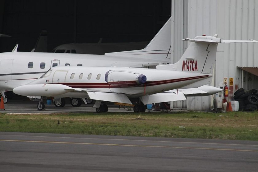 Learjet 25