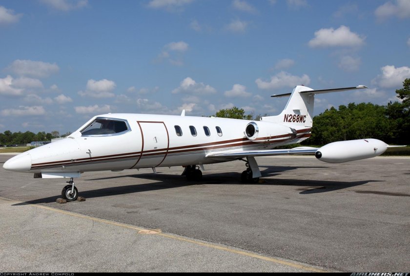 Learjet 25