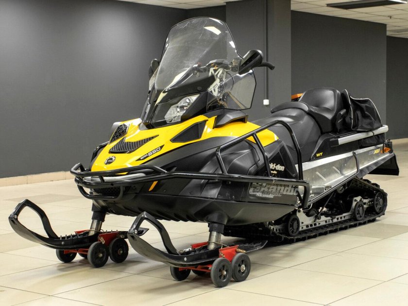 Масляный бачок на Ski-Doo Skandic 550 2012 года
