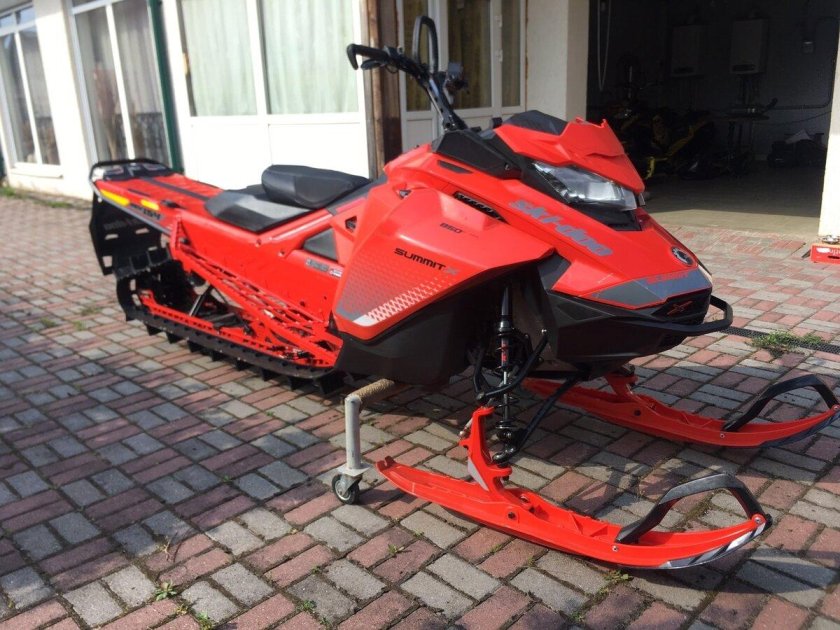 Ski Doo Summit 850