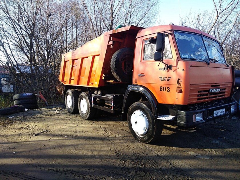 КАМАЗ оранжевый 65115 самосвал