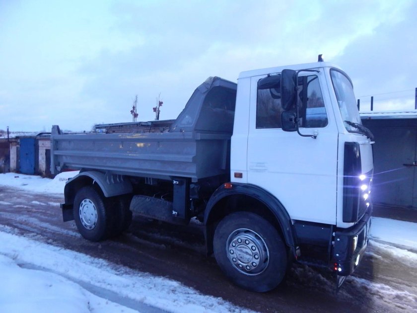 МАЗ 5551 самосвал