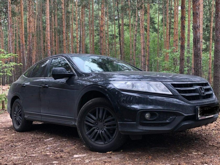 Черная Honda Crosstour 2014