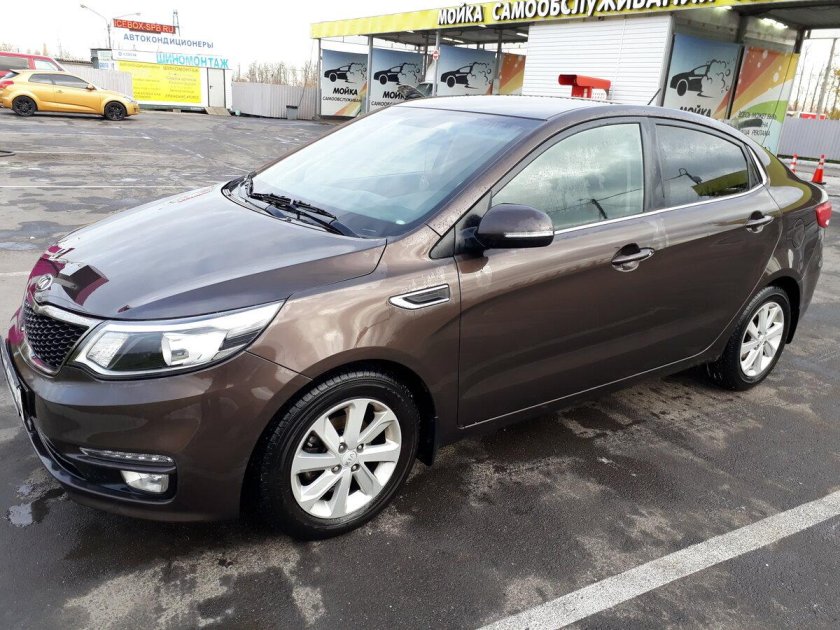 Kia Rio 2015 коричневый хэтчбек
