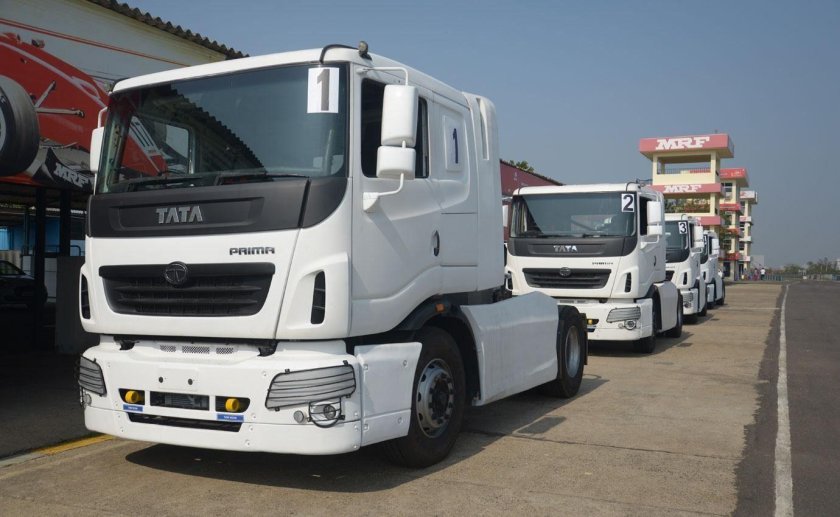 Тягач тата Моторс