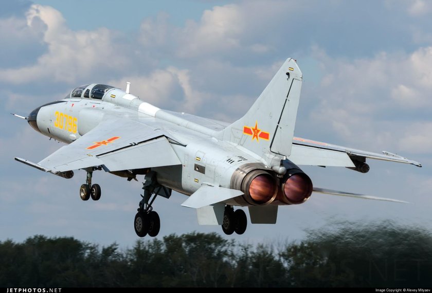 Истребитель-бомбардировщик JH-7a