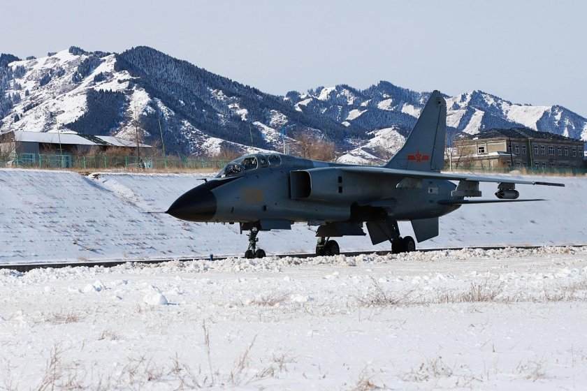 Истребитель-бомбардировщик JH-7b