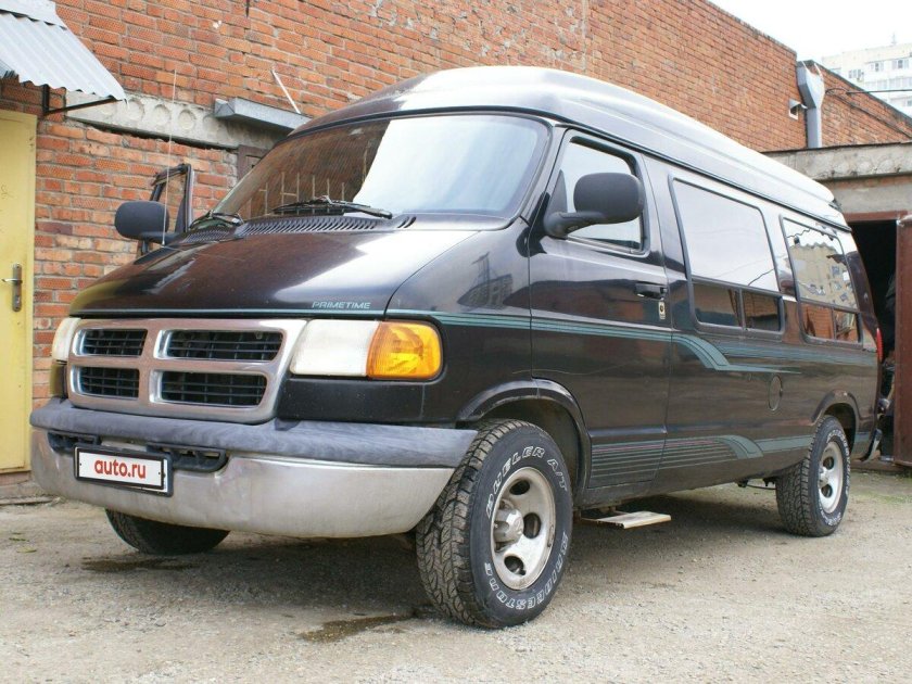 Dodge Ram van, 1999