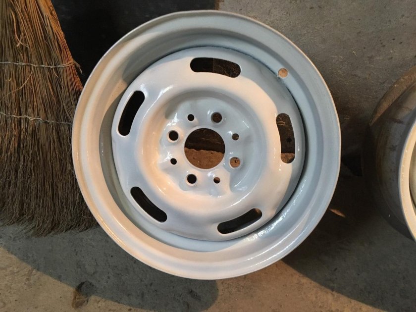 Штампованный диск ВАЗ 2105