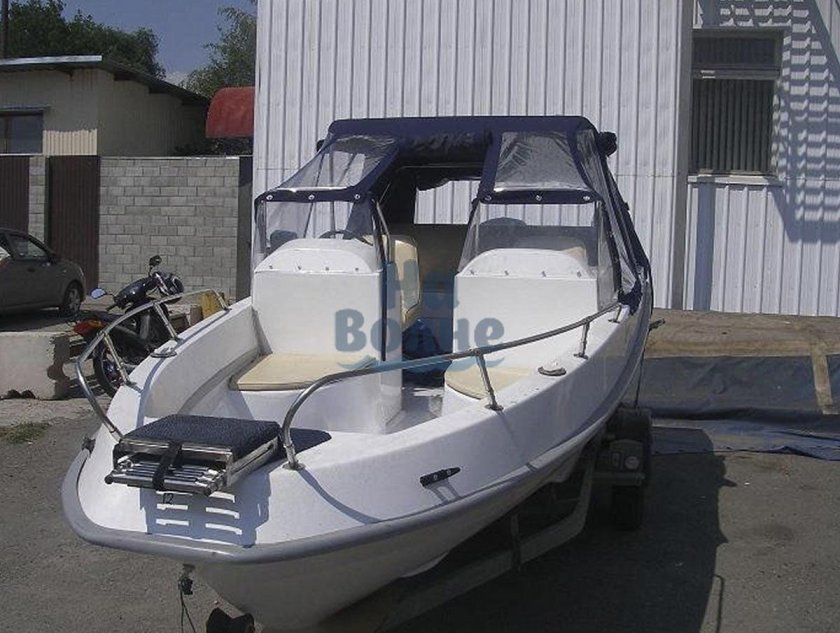 Каютный катер «Тритон-540»