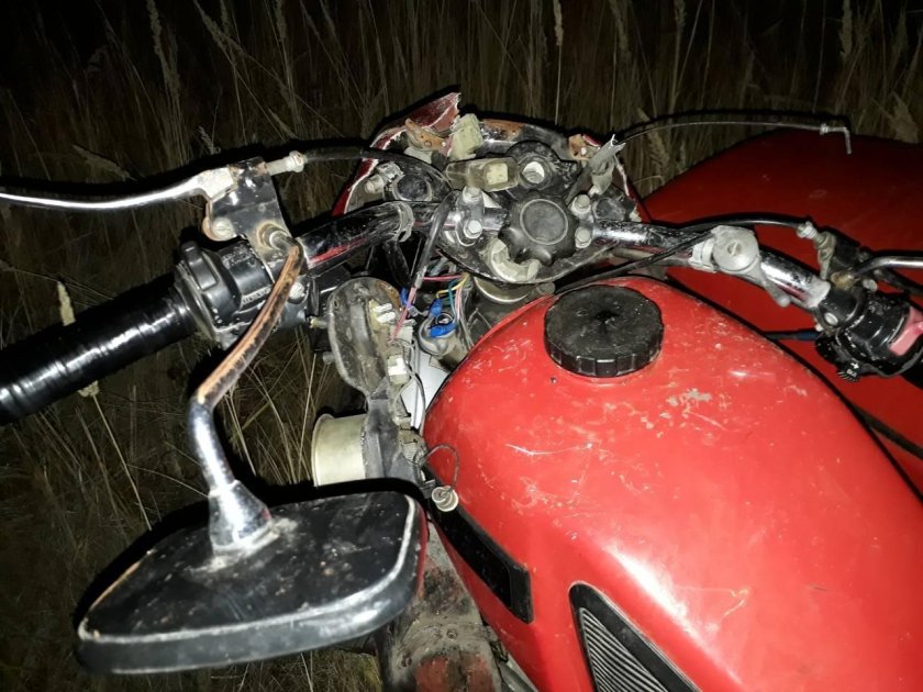 Разбитый мотоцикл ИЖ Юпитер 5