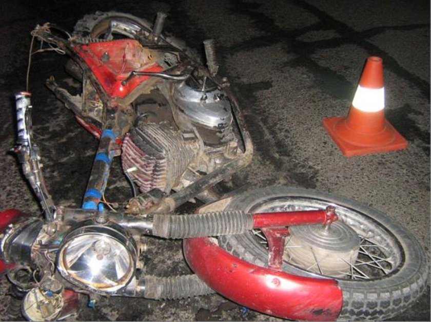 Разбитый мотоцикл ИЖ Юпитер 5
