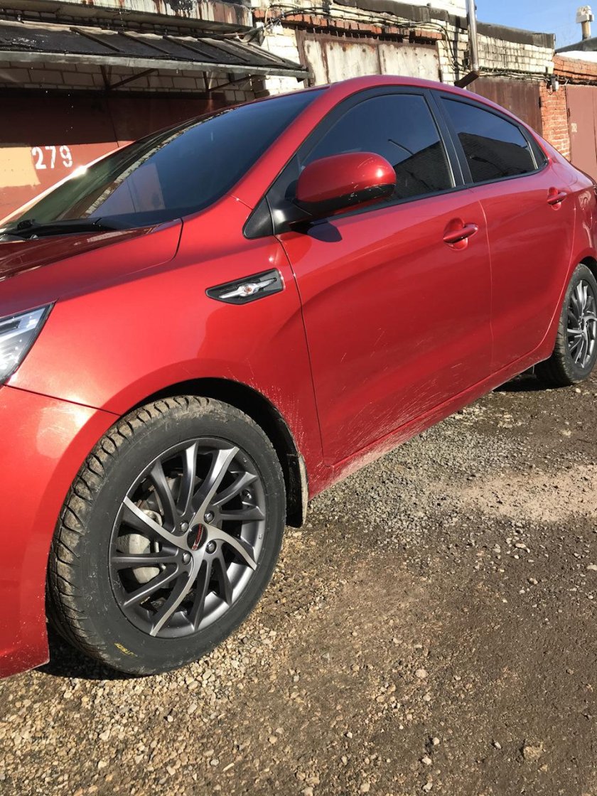 Kia Rio 3 красная колеса r16