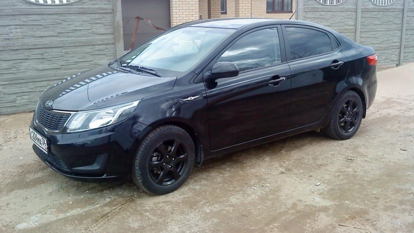 Kia Rio 4 черный r16