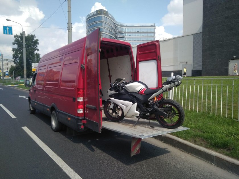 Перевозка мотоцикла в фургоне