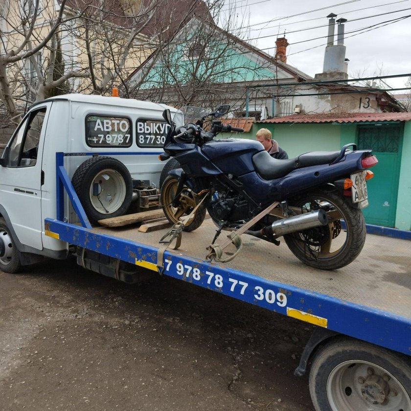 Мопед на эвакуаторе
