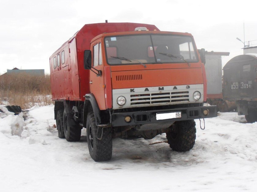 КАМАЗ 4310 красный