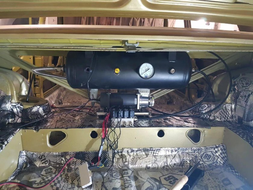 Пневма багажник ВАЗ 2106