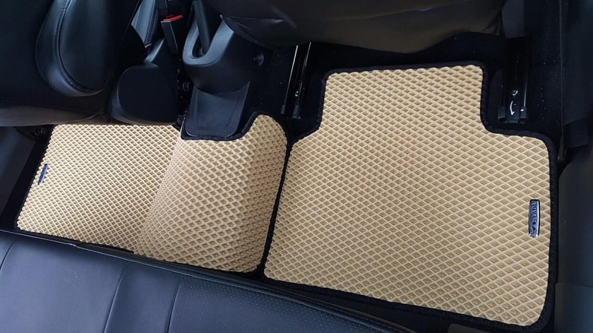 Коврики ева в салоне автомобиля