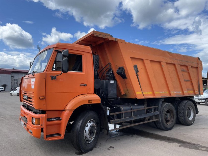 КАМАЗ 6520 самосвал оранжевый