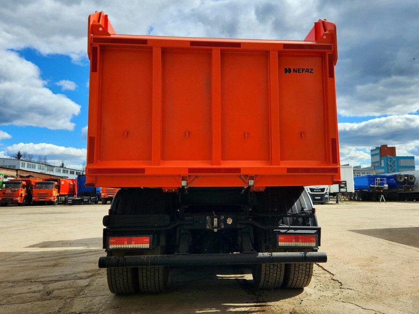 КАМАЗ 6520 белый