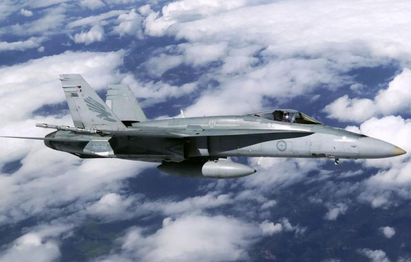 F-18 "Hornet", истребитель фирмы MCDONNELL Douglas