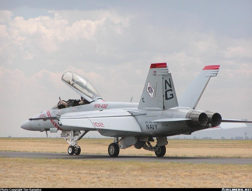 Военный самолет заправщик