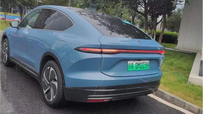 Китайский авто с выдвижными ручками