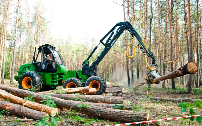 Харвестер Амкодор 2551
