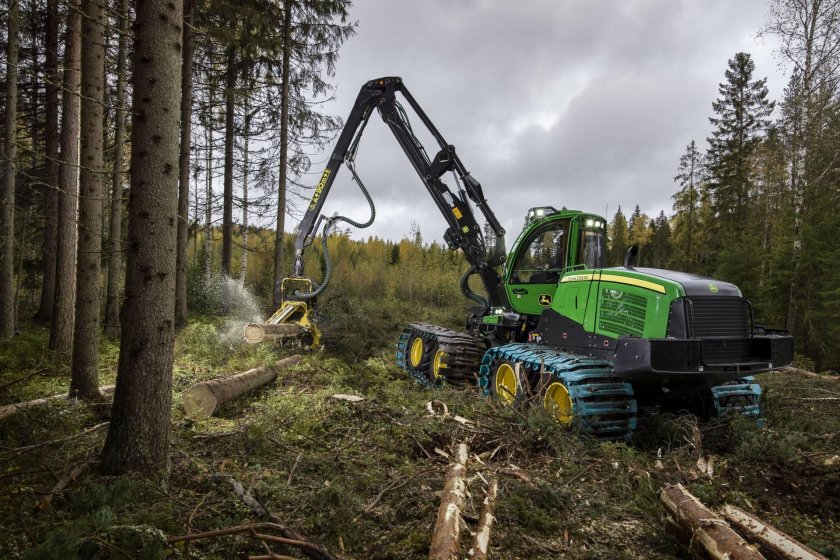 Харвестер John Deere