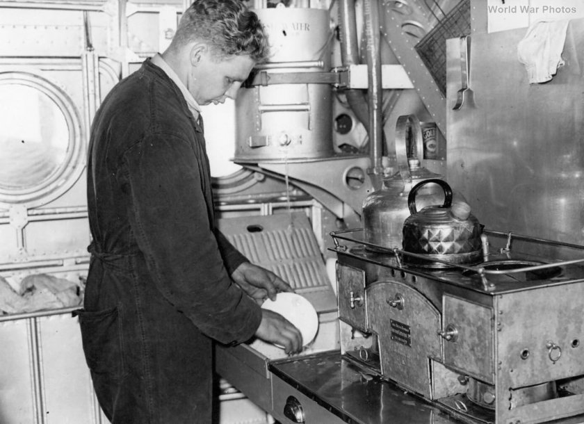 Фото женщины на камбузе