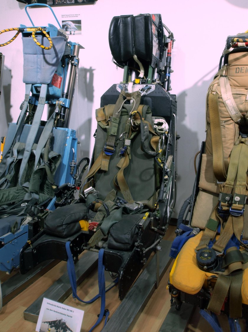 Кресло катапультирования Мартин Бейкер