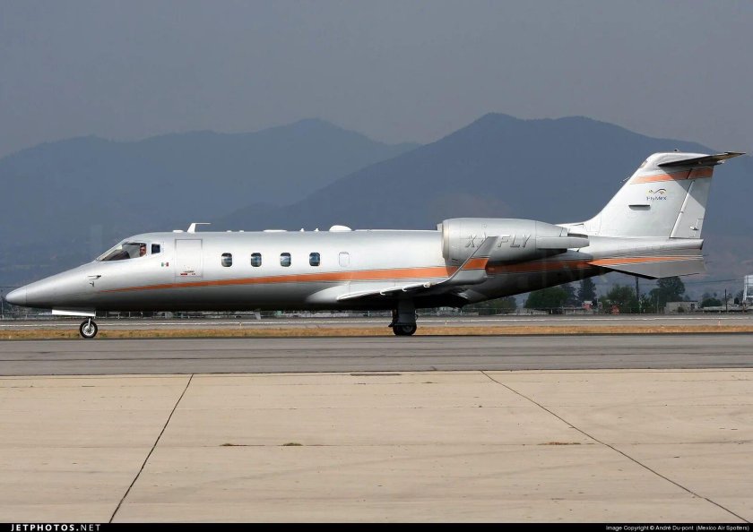 Learjet 45 красный