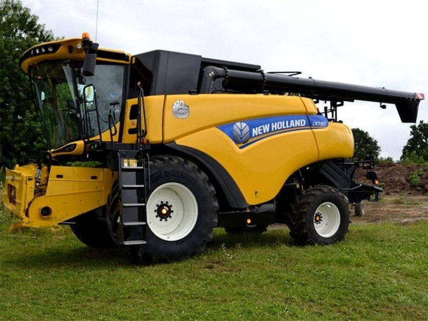 Комбайн New Holland CR10.90