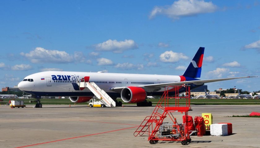 Boeing 777-300er Azur Air
