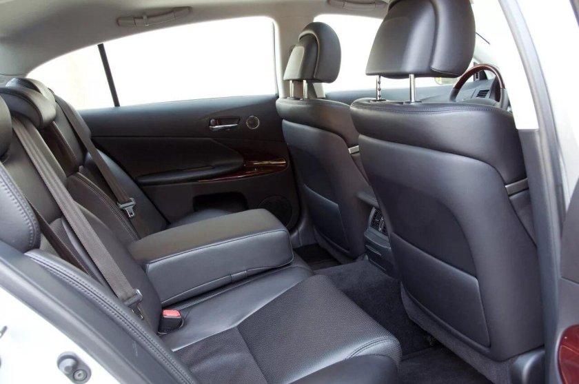 Lexus GS салон сзади