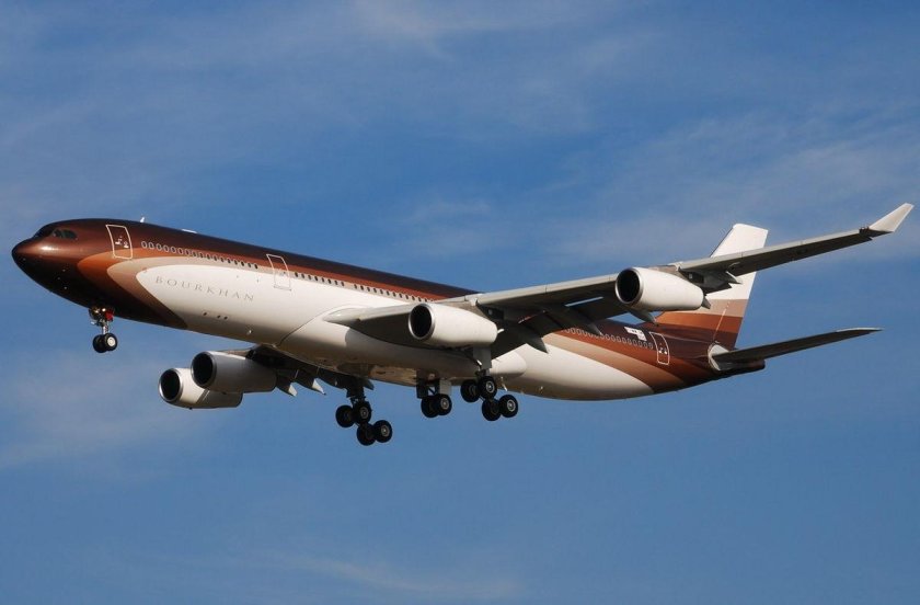 Airbus a340-300 Алишера Усманова