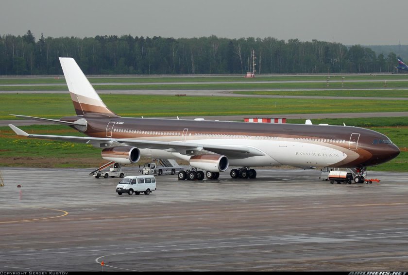Airbus a340-300 Алишера Усманова