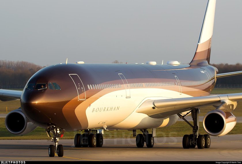 Airbus a340-300 Алишера Усманова