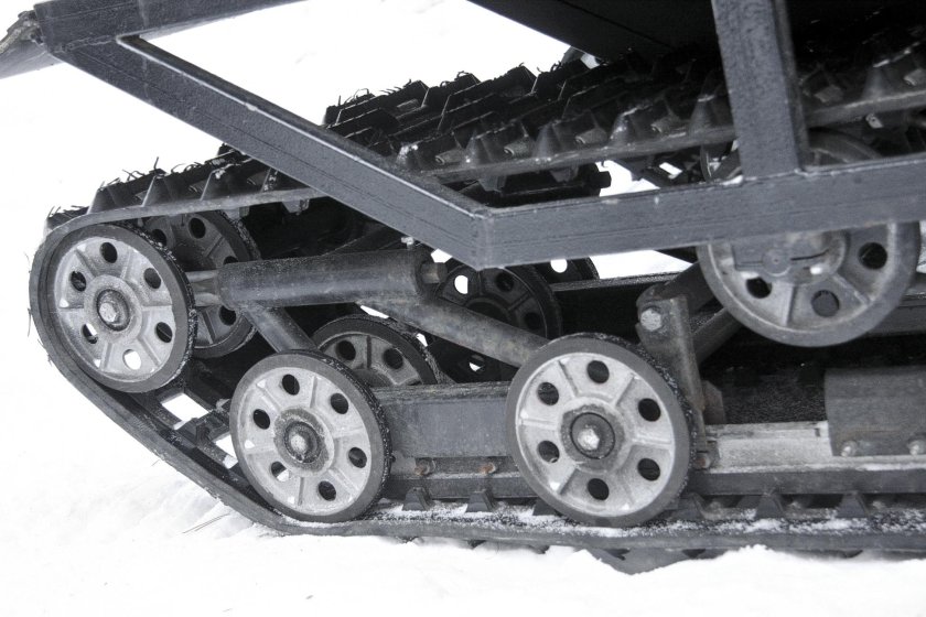 Натяжка гусеницы на снегоходе Буран