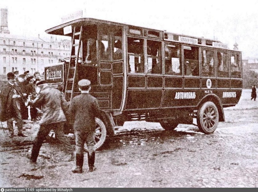 Первый автобус в Москве 1907