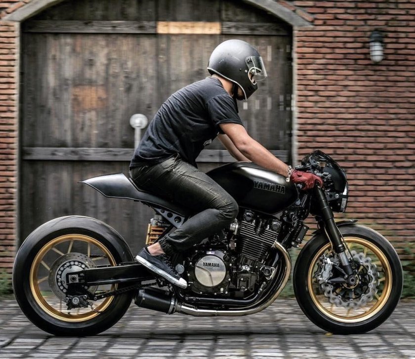 Кафе рейсер мотоцикл