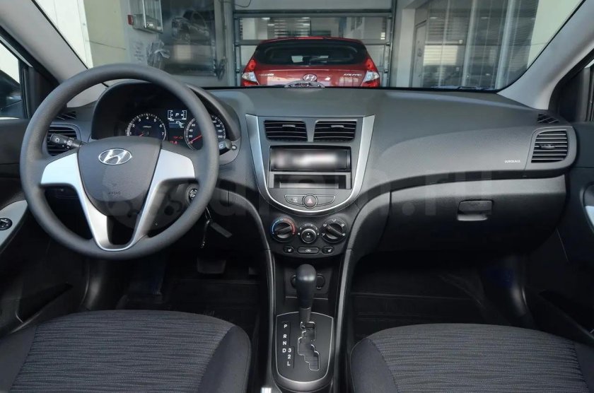 Hyundai Solaris 2011 комплектация Active