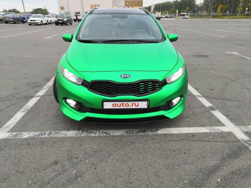 Kia Ceed зеленый