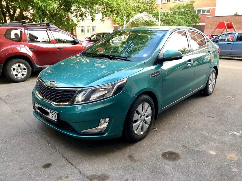 Kia Rio зеленый