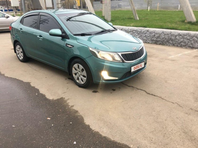 Киа Рио изумрудно-зеленый