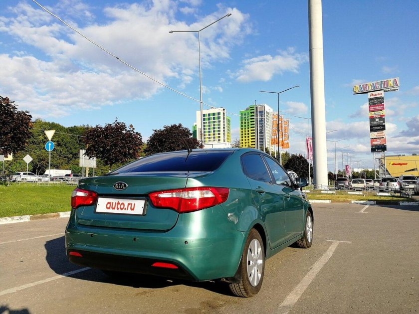 Зеленая Киа Рио 790 регион